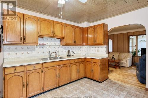 557 St. Pierre, Tecumseh, ON - Indoor Photo Showing Kitchen With Double Sink