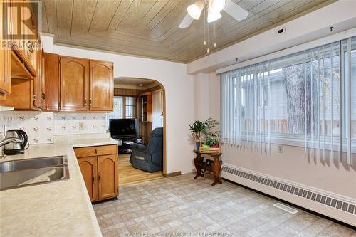 557 St. Pierre, Tecumseh, ON - Indoor Photo Showing Kitchen With Double Sink