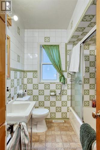 557 St. Pierre, Tecumseh, ON - Indoor Photo Showing Bathroom