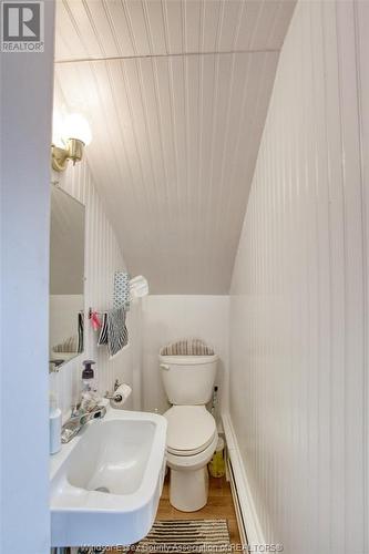 557 St. Pierre, Tecumseh, ON - Indoor Photo Showing Bathroom