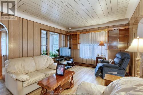 557 St. Pierre, Tecumseh, ON - Indoor Photo Showing Living Room