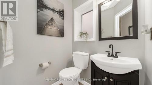 4 Chetholme Place, Halton Hills, ON - Indoor Photo Showing Bathroom