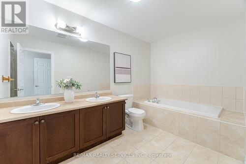 322 Bonnieglen Farm Boulevard, Caledon, ON - Indoor Photo Showing Bathroom