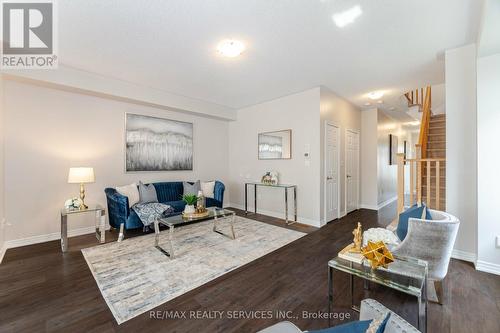 322 Bonnieglen Farm Boulevard, Caledon, ON - Indoor Photo Showing Living Room