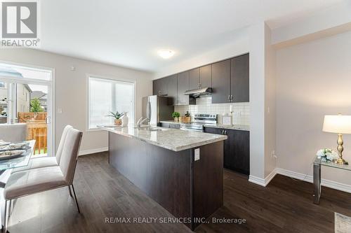 322 Bonnieglen Farm Boulevard, Caledon, ON - Indoor Photo Showing Kitchen