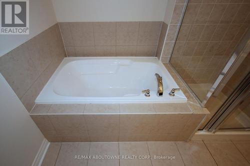 24 - 2019 Trawden Way, Oakville, ON - Indoor Photo Showing Bathroom