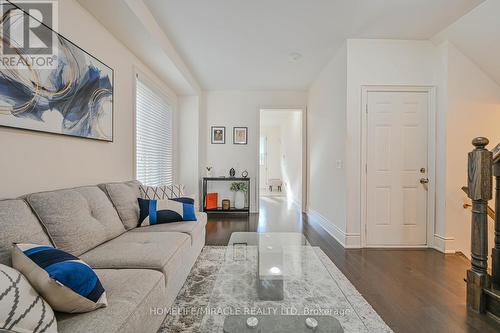 34 Pearman Crescent, Brampton, ON - Indoor Photo Showing Living Room