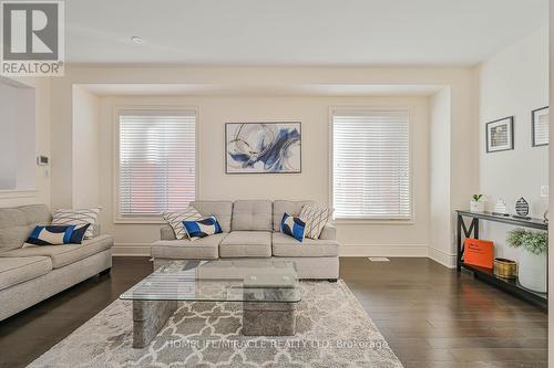 34 Pearman Crescent, Brampton, ON - Indoor Photo Showing Living Room