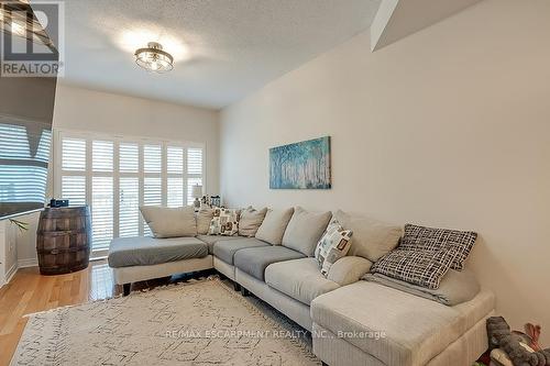 59 - 1169 Dorval Drive, Oakville, ON - Indoor Photo Showing Living Room