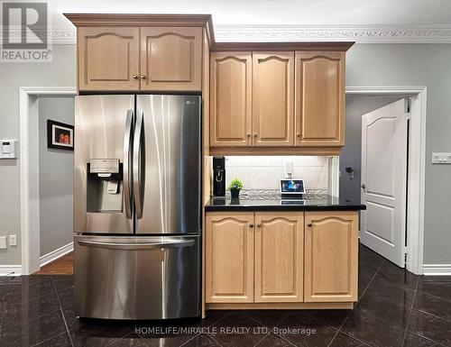 15 Rolling Meadow Drive, Caledon, ON - Indoor Photo Showing Kitchen