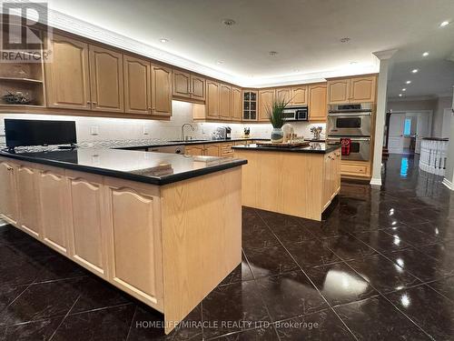 15 Rolling Meadow Drive, Caledon, ON - Indoor Photo Showing Kitchen