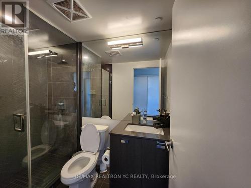 411 - 10 De Boers Drive, Toronto, ON - Indoor Photo Showing Bathroom