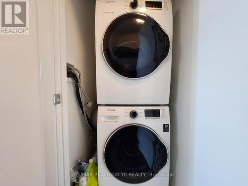 411 - 10 De Boers Drive, Toronto, ON - Indoor Photo Showing Laundry Room