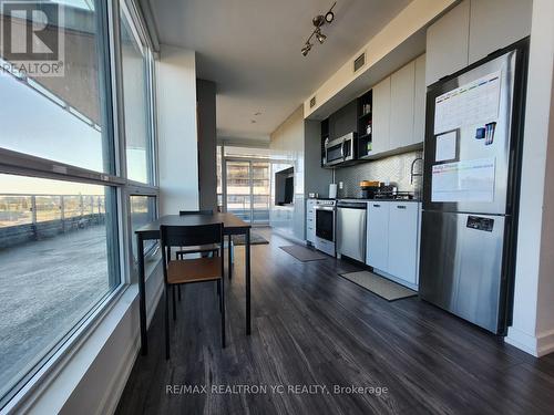 411 - 10 De Boers Drive, Toronto, ON - Indoor Photo Showing Kitchen