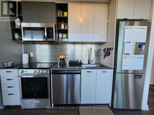 411 - 10 De Boers Drive, Toronto, ON - Indoor Photo Showing Kitchen