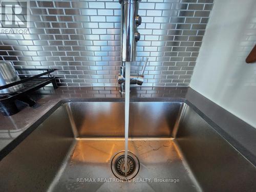 411 - 10 De Boers Drive, Toronto, ON - Indoor Photo Showing Kitchen With Double Sink