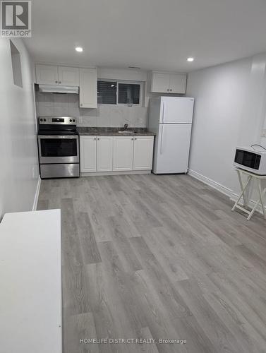 65 Cavendish Crescent, Brampton, ON - Indoor Photo Showing Kitchen