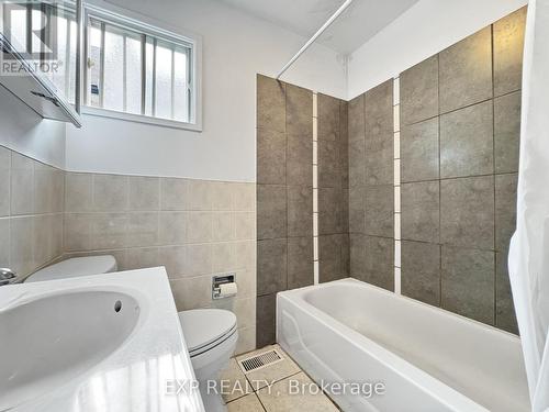 1089 Meredith Avenue, Mississauga, ON - Indoor Photo Showing Bathroom