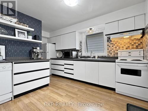 1089 Meredith Avenue, Mississauga, ON - Indoor Photo Showing Kitchen