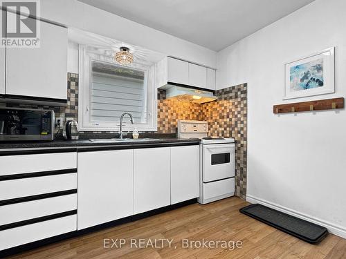 1089 Meredith Avenue, Mississauga, ON - Indoor Photo Showing Kitchen With Double Sink