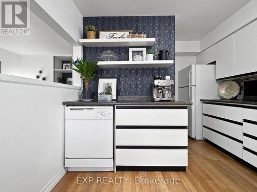 1089 Meredith Avenue, Mississauga, ON - Indoor Photo Showing Kitchen