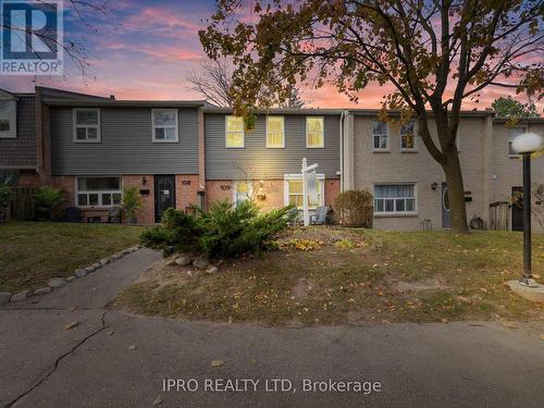 109 - 1050 Shawnmarr Road, Mississauga, ON - Outdoor