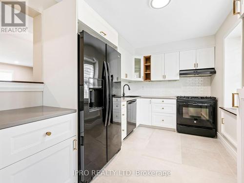 109 - 1050 Shawnmarr Road, Mississauga, ON - Indoor Photo Showing Kitchen