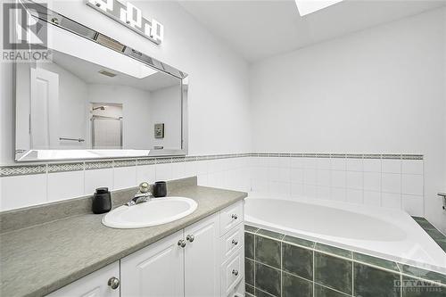 1123 Lichen Avenue, Ottawa, ON - Indoor Photo Showing Bathroom