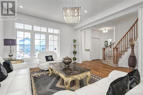 1123 Lichen Avenue, Ottawa, ON - Indoor Photo Showing Living Room