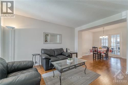 1564 Duplante Avenue, Ottawa, ON - Indoor Photo Showing Living Room