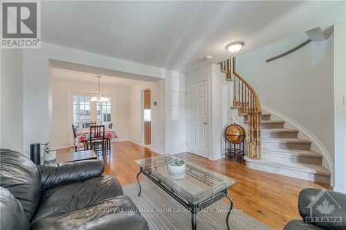 1564 Duplante Avenue, Ottawa, ON - Indoor Photo Showing Living Room