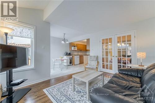 1564 Duplante Avenue, Ottawa, ON - Indoor Photo Showing Living Room