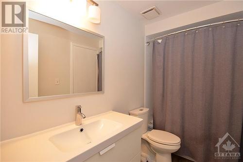 58 Tedwyn Drive, Ottawa, ON - Indoor Photo Showing Bathroom