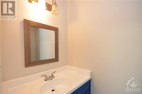 58 Tedwyn Drive, Ottawa, ON - Indoor Photo Showing Bathroom