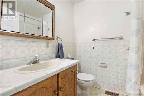 40 Dochart Street, Braeside, ON - Indoor Photo Showing Bathroom