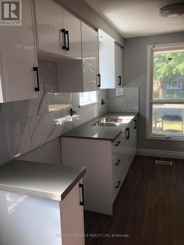 23 Jay Court, Kitchener, ON - Indoor Photo Showing Kitchen With Double Sink