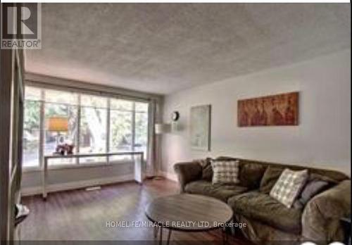 23 Jay Court, Kitchener, ON - Indoor Photo Showing Living Room