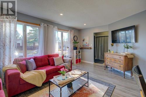 33 Derby Gate Crescent, Kingston (East Of Sir John A. Blvd), ON - Indoor Photo Showing Living Room