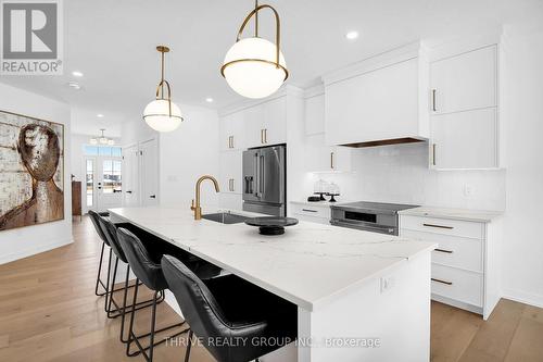 3 Basil Crescent, Middlesex Centre (Ilderton), ON - Indoor Photo Showing Kitchen With Upgraded Kitchen