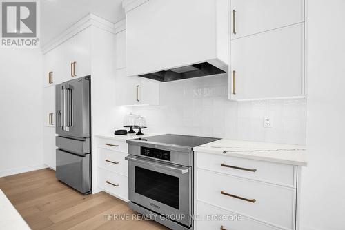 3 Basil Crescent, Middlesex Centre (Ilderton), ON - Indoor Photo Showing Kitchen With Upgraded Kitchen