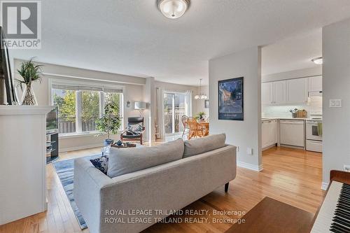 2901 Biddulph Street, London, ON - Indoor Photo Showing Living Room With Fireplace