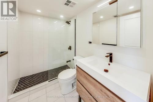 818 - 323 Richmond Street E, Toronto, ON - Indoor Photo Showing Bathroom