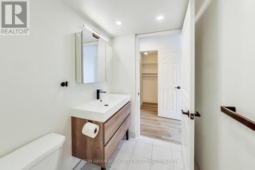 818 - 323 Richmond Street E, Toronto, ON - Indoor Photo Showing Bathroom