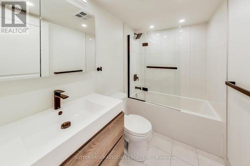 818 - 323 Richmond Street E, Toronto, ON - Indoor Photo Showing Bathroom