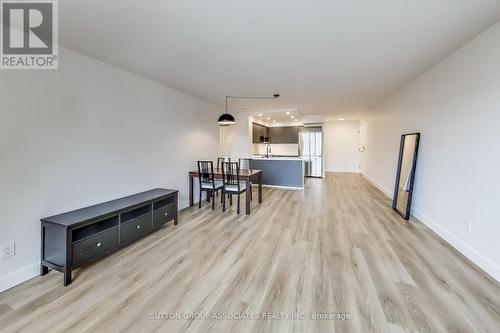 818 - 323 Richmond Street E, Toronto, ON - Indoor Photo Showing Living Room