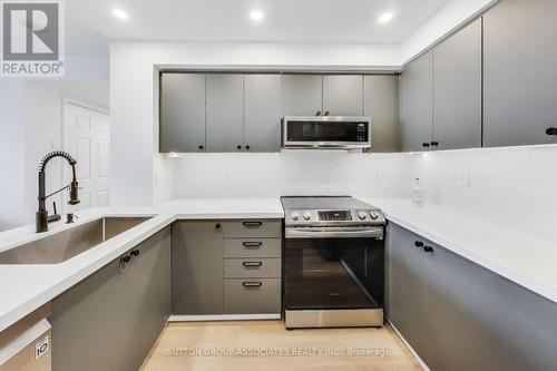 818 - 323 Richmond Street E, Toronto, ON - Indoor Photo Showing Kitchen With Upgraded Kitchen