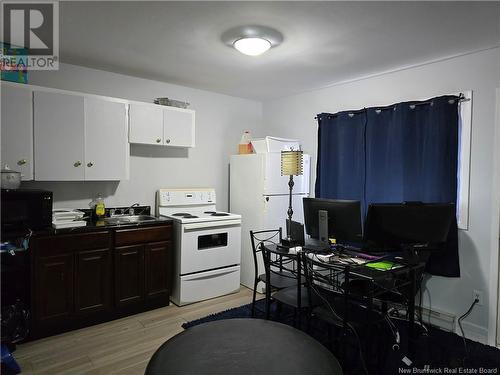 674 - 688 Appleby, Bathurst, NB - Indoor Photo Showing Kitchen