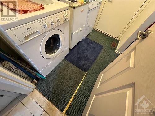 1307 Turner Crescent, Ottawa, ON - Indoor Photo Showing Laundry Room