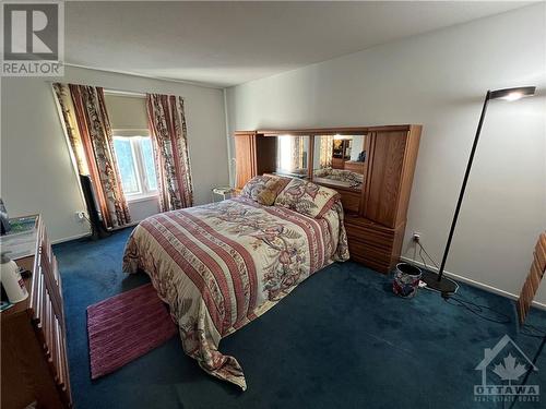 1307 Turner Crescent, Ottawa, ON - Indoor Photo Showing Bedroom