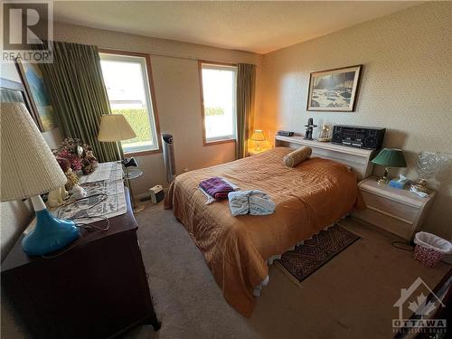 1307 Turner Crescent, Ottawa, ON - Indoor Photo Showing Bedroom